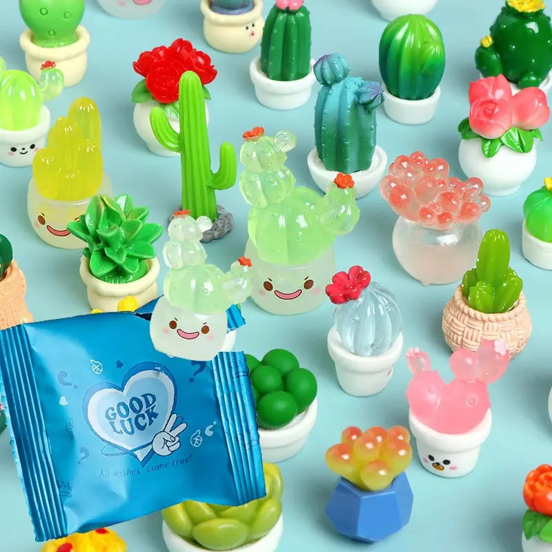 Mini Resin Succulent Cactus Blind Bag Figures, Glow in The Dark Cute Potted Plant Ornaments