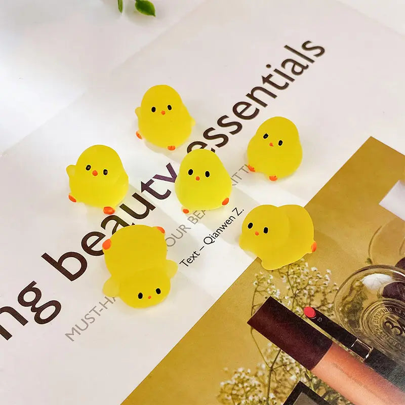 Mini Luminous Chick Figurines, Cute Glow in The Dark Tiny Chicken Resin Miniature