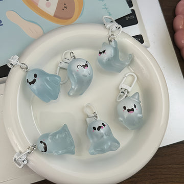 Cute 3D Gradient Little Ghost Keychain, Halloween Cartoon Charm Pendant