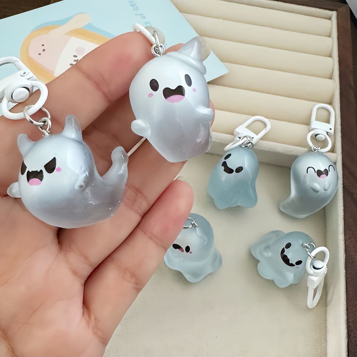 Cute 3D Gradient Little Ghost Keychain, Halloween Cartoon Charm Pendant