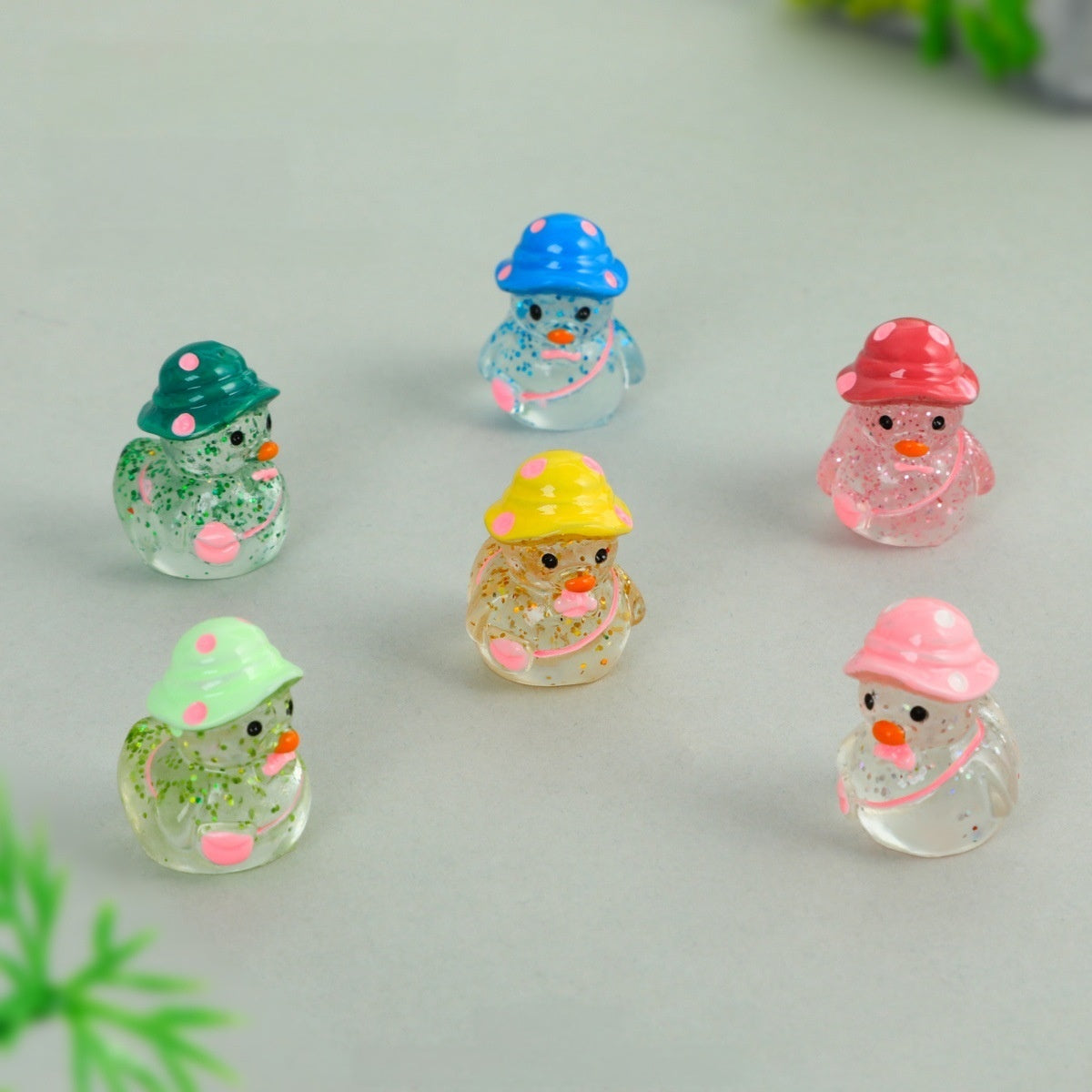 Cute Glow in The Dark Mini Duck Figurines, Resin Sparkle Miniature Duck with Hat for DIY Decoration